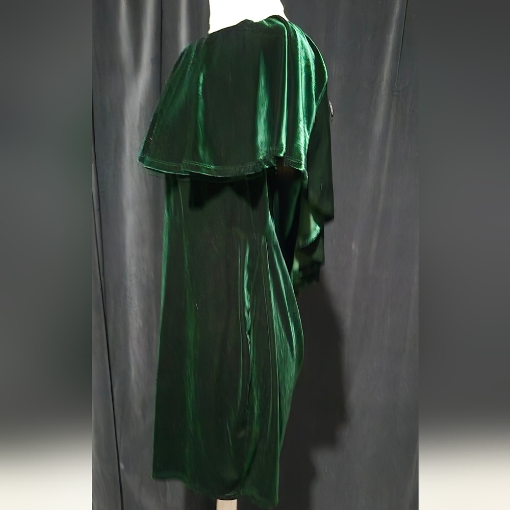 Forever 21 Green Velvet Pencil Dress (Black Corset Belt) Not Inclueded - Picture 2 of 3